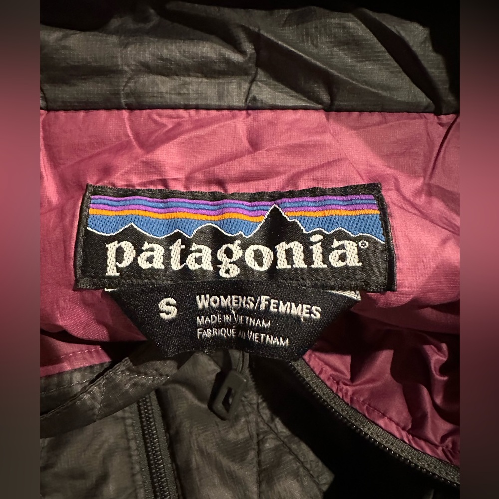 Patagonia Women's Metallic Gray Puffer Jacket - Picture 7 of 9